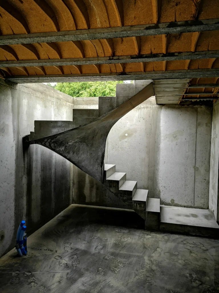 3 Paillasse sous escalier beton arme avec double quart balance scaled