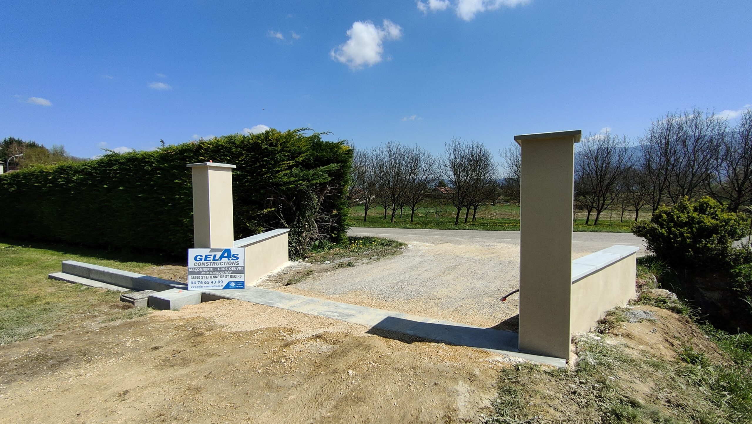 Aménagements entrées et portails Gelas Constructions