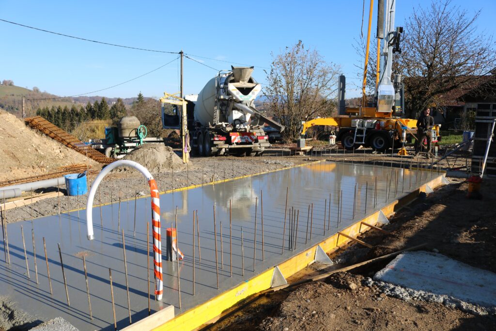 coulage dalle en béton piscine montferrat Gelas constructions