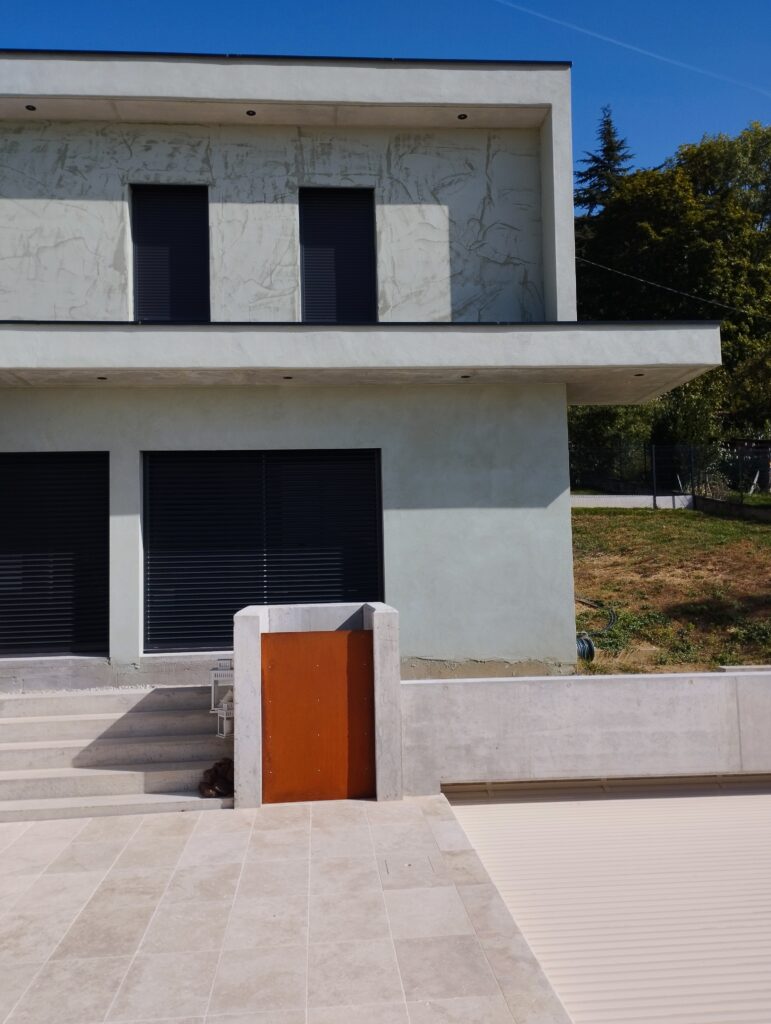 maison contemporaine voiron murs en agglo gelas constructions