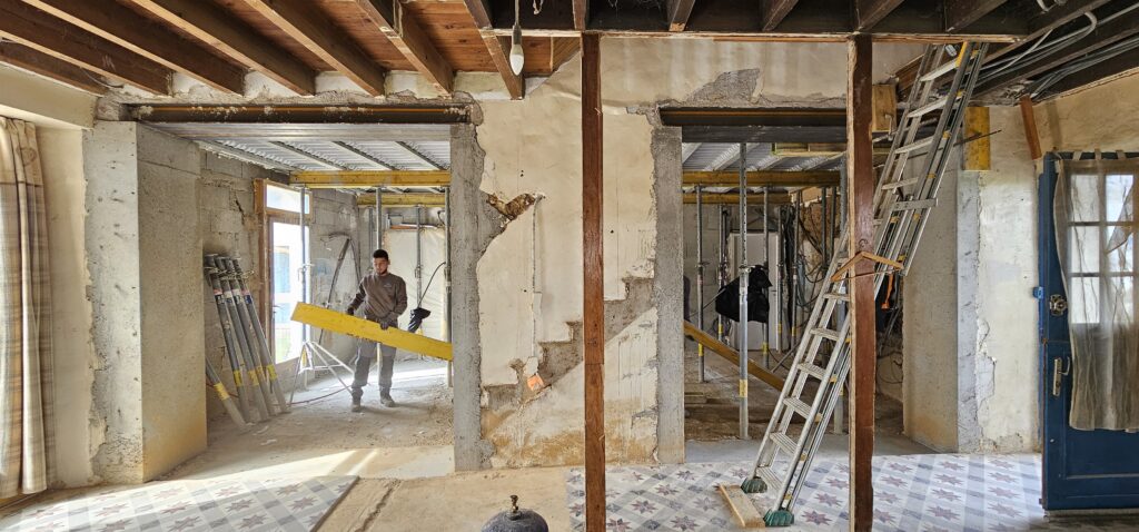 rénovation maison en pisé deux niveaux bossieu gelas constructions