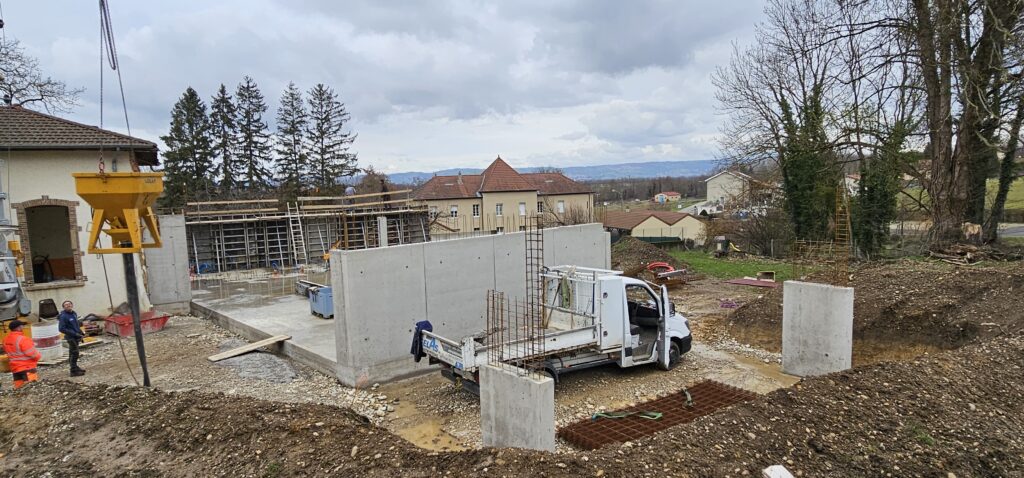 salle polyvalente construction des murs en béton armé structure Gelas constructions